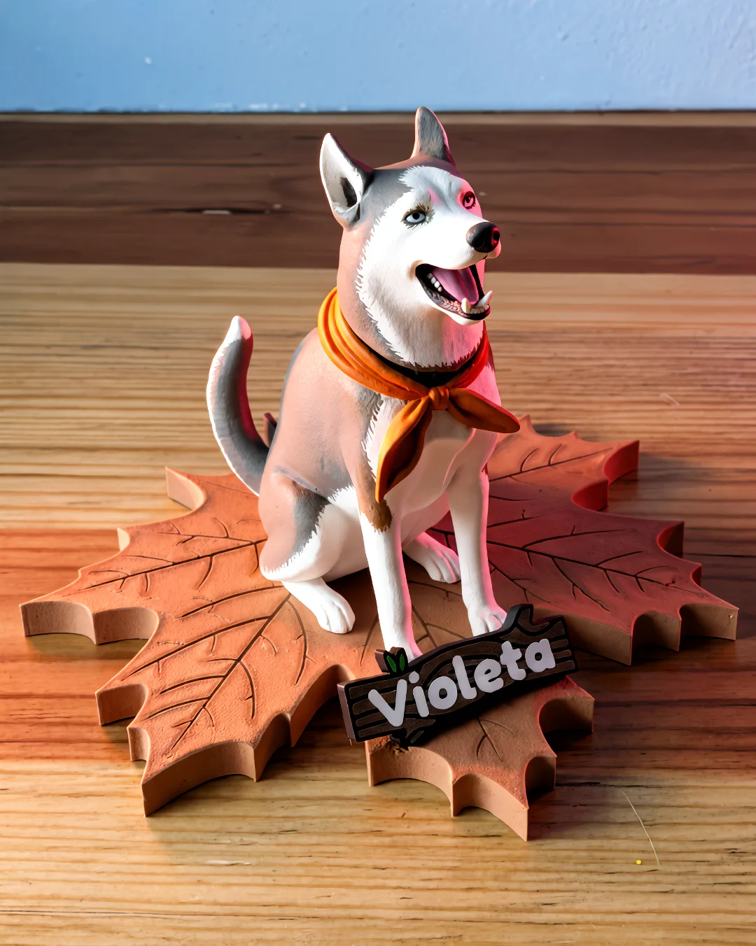 Figura conmemorativa semirrealista de la perrita Violeta sobre base en forma de hoja de maple con acabado tipo madera