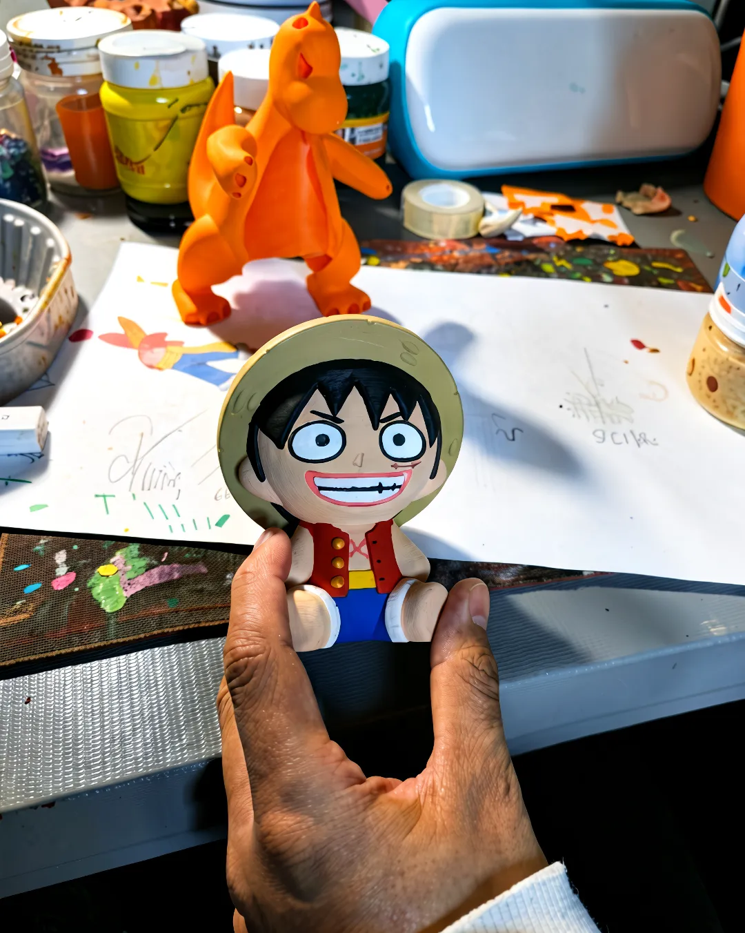 Figura estilo chibi de Monkey D. Luffy pintada a mano