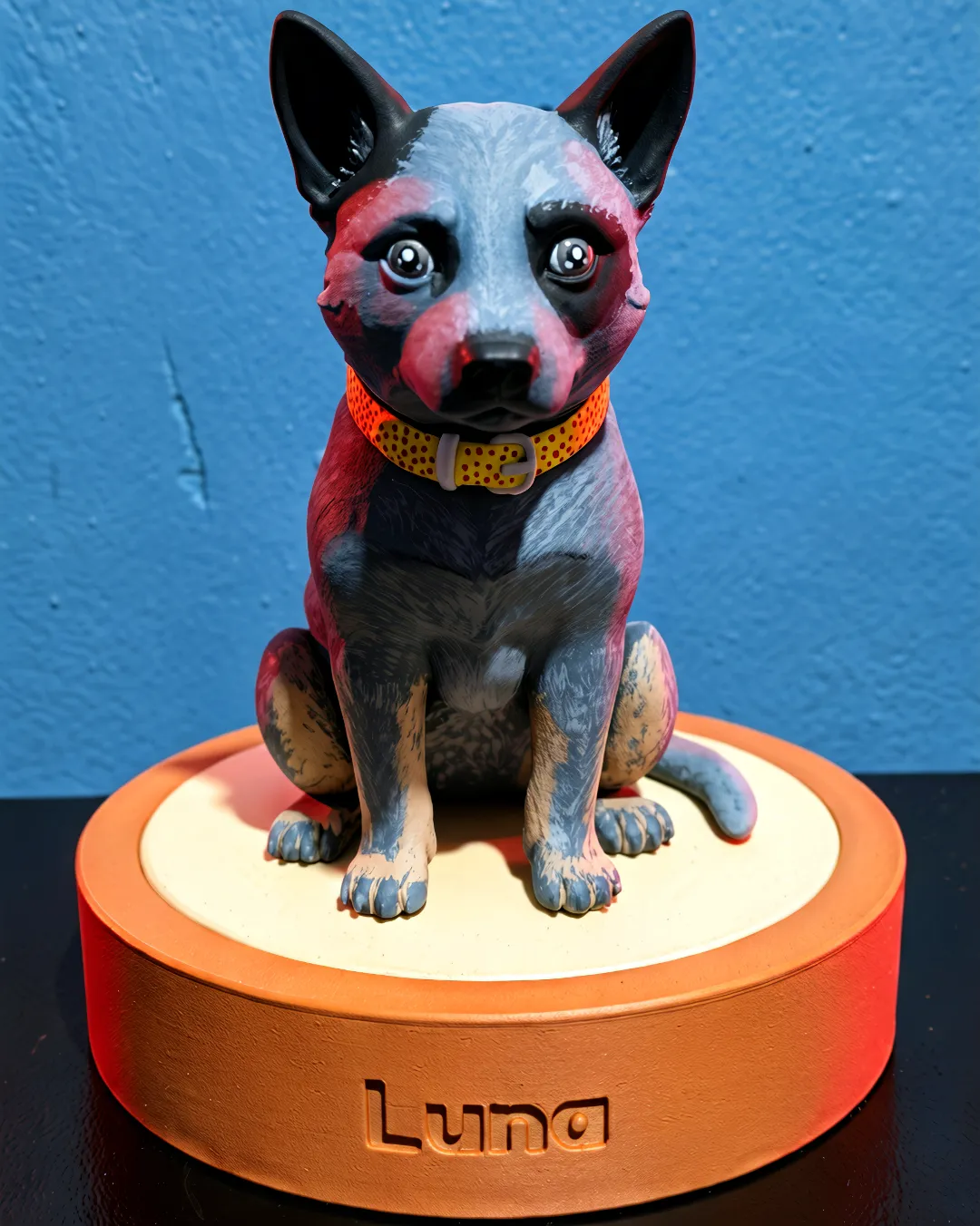 Figura personalizada de Luna en estilo animación sobre base circular