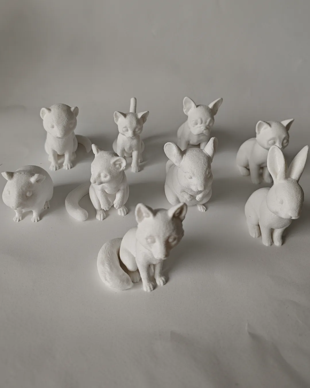 Figuras impresas de muestra del taller Mascotas del Mictlán de la Feria Maker 2026
